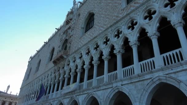 Башня Кампании и Дворец Дожей на площади Святого Марка в Венице, Италия — стоковое видео