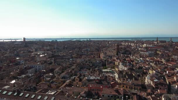 Campanile tornet och Doges Palace vid Markusplatsen i Venedig Italien — Stockvideo