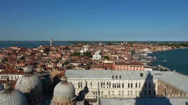 Campanile Kulesi ve Doges Sarayı'nda St. Marks Meydanı Venedik İtalya