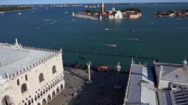 Campanile Kulesi ve Doges Sarayı'nda St. Marks Meydanı Venedik İtalya