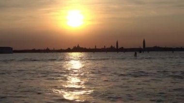 Campanile Kulesi ve Doges Sarayı'nda St. Marks Meydanı Venedik İtalya
