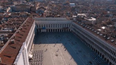 Campanile Kulesi ve Doges Sarayı'nda St. Marks Meydanı Venedik İtalya