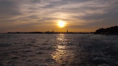 Campanile Kulesi ve Doges Sarayı'nda St. Marks Meydanı Venedik İtalya