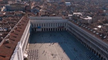 Campanile Kulesi ve Doges Sarayı'nda St. Marks Meydanı Venedik İtalya