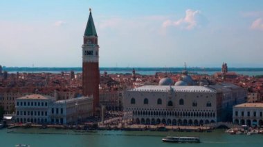 Campanile Kulesi ve Doges Sarayı'nda St. Marks Meydanı Venedik İtalya