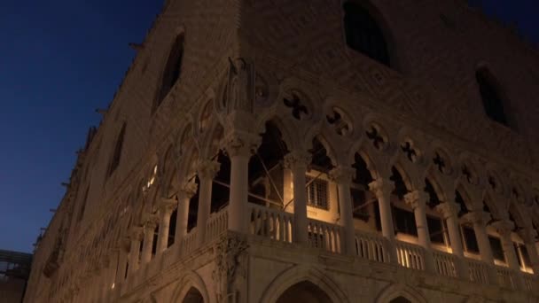 Готель Campanile вежа і палац дожів на знаки площі у Венеції, Італія — стокове відео