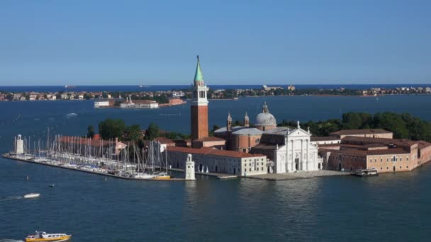 Campanile Tower and Doges Palace at St. Marks Square in Venice Italia — Vídeo de stock