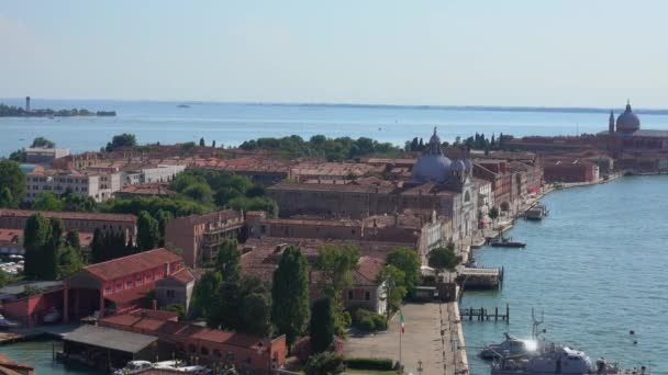 Campanile Tower and Doges Palace at St. Marks Square in Venice Italia — Vídeos de Stock