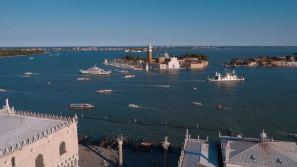 Campanile toren en het Doges paleis op het San Marcoplein in Venetië Italië — Stockvideo