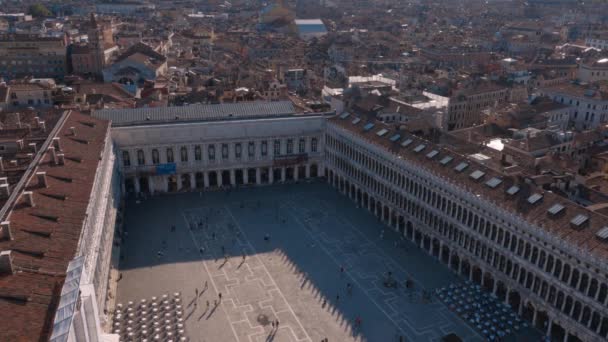 Campanile-torony és a dózsék palota, a Szent Márk tér Velence — Stock videók