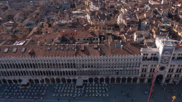 Campanile věž a Dóžecího paláce na náměstí svatého Marka v Benátkách — Stock video