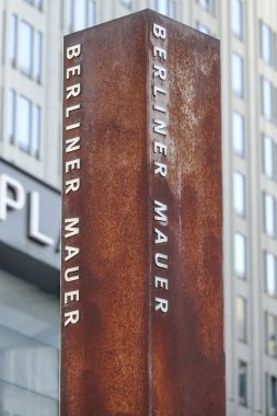 Potsdamer Platz Berlin Duvarı anıt