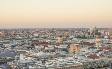 Berlin şehri Almanya üzerinden havadan görünümü
