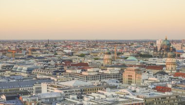 Berlin şehri Almanya üzerinden havadan görünümü