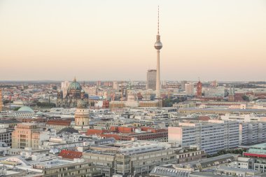 Berlin şehri Almanya üzerinden havadan görünümü