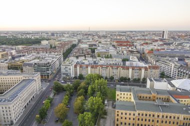 Berlin şehri Almanya üzerinden havadan görünümü