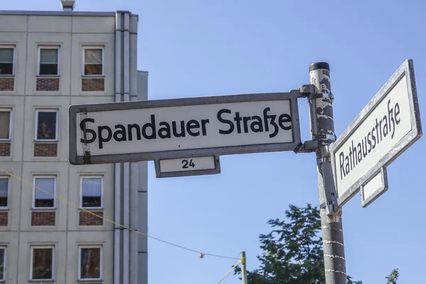 Berlin - Spandauer-Strasse utcatábla — Stock Fotó