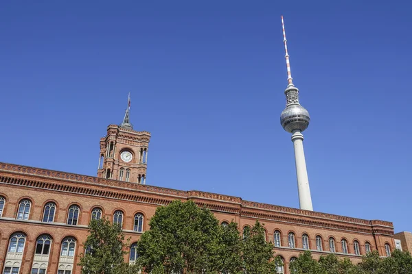 Ayuntamiento de Berlín y Torre de TV — Foto de Stock