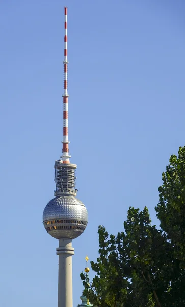 Torre de TV en Berlín Alexanderplatz - llamada Fernsehturm —  Fotos de Stock