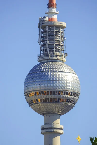 Torre TV a Berlino Alexanderplatz - chiamato Fernsehturm — Foto Stock