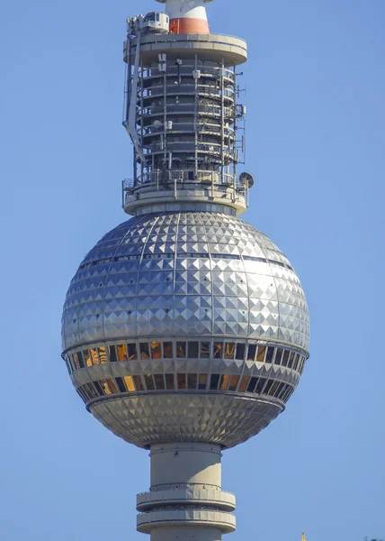 Torre de TV en Berlín Alexanderplatz - llamada Fernsehturm —  Fotos de Stock