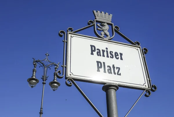 Híres párizsi tér úgynevezett Pariser Platz itt: Berlin — Stock Fotó