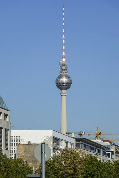 Torre de TV en Berlín Alexanderplatz - llamada Fernsehturm — Foto de Stock