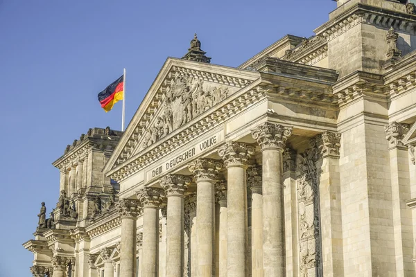 Federala regeringskansliet - Tyska förbundsdagen Reichtagsgebaeude i Berlin — Stockfoto