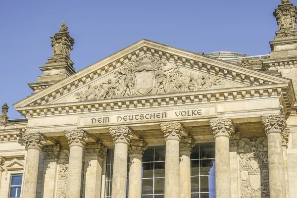 Federal Government Office - Dem deutschen Volke - Bundestag