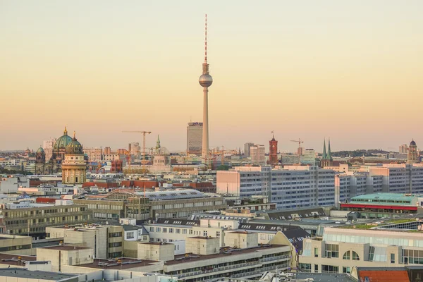 Ηλιοβασίλεμα πάνω από την πόλη του Βερολίνου Γερμανίας - Αεροφωτογραφία — Φωτογραφία Αρχείου
