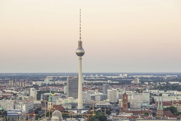 Телевежа у центрі міста Берлін - пташиного польоту — стокове фото