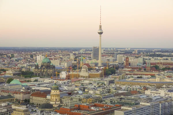 Τηλεοπτικό πύργο στο κέντρο στην πόλη του Βερολίνου - Αεροφωτογραφία — Φωτογραφία Αρχείου