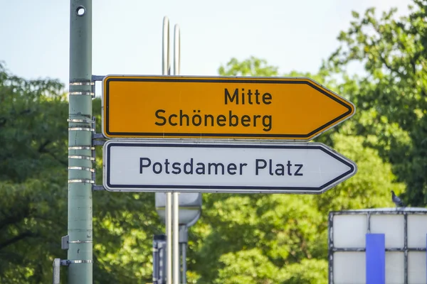 Znak kierunek do Berlin Potsdamer Platz — Zdjęcie stockowe