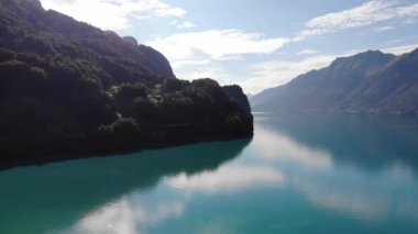 İsviçre Alplerindeki Brienz Gölü 'ne Brienzersee de denir.