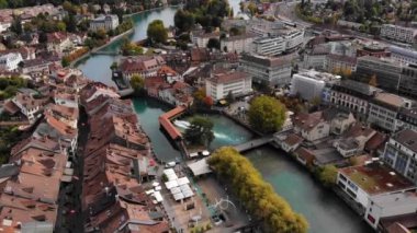İsviçre 'deki Thun şehrinin hava manzarası