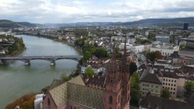Basel İsviçre ve Katedral üzerinde hava manzarası