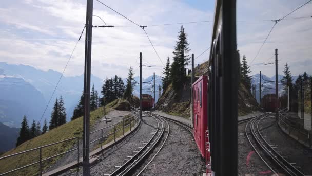 スイスの山Schynige Platteで有名なコグ鉄道-ベルン、スイス- 2020年10月9日 — ストック動画