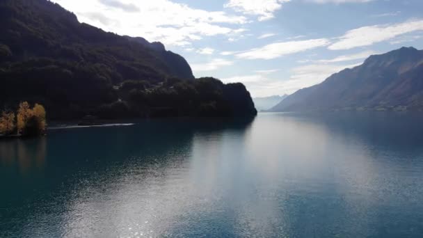 Amazing Lake Brienz a svájci Alpokban más néven Brienzersee — Stock videók