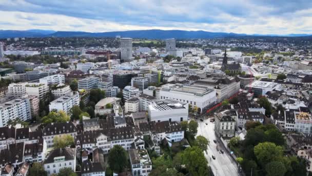 Basel - den berömda schweiziska staden från ovan — Stockvideo