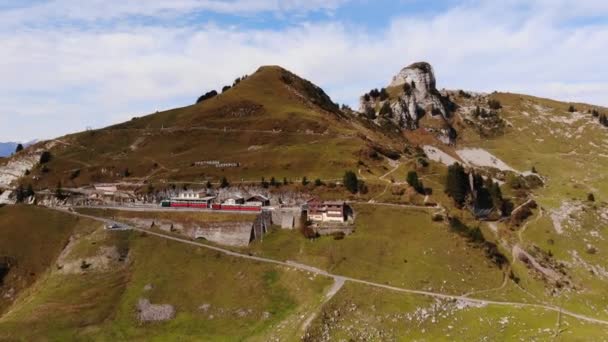 Montanha popular nos Alpes Suíços chamada Schynige Platte na Suíça — Vídeo de Stock