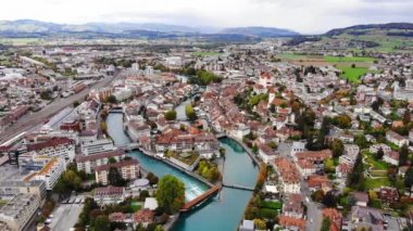 İsviçre 'deki Thun şehrinin hava manzarası
