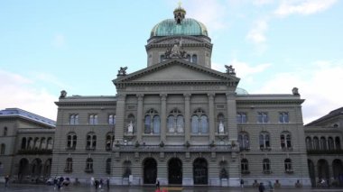 Bern 'deki parlamento binası Bundeshaus - İsviçre' nin başkenti - BERN, SWitzERLAND - 9 Ekim 2020