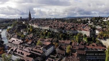 İsviçre 'nin Bern' in tarihi bölgesi - başkentin havadan görünüşü