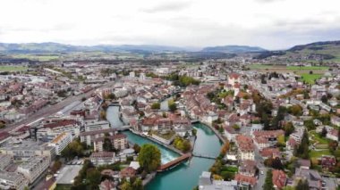 İsviçre 'deki Thun şehrinin hava manzarası