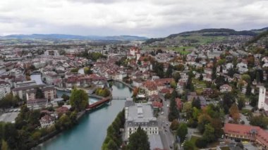 İsviçre 'deki Thun şehrinin hava manzarası
