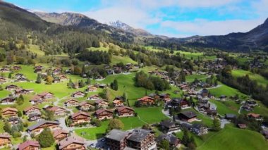 İsviçre Alplerindeki ünlü Grindelwald şehri.