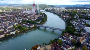 İsviçre 'nin Basel şehrinde Ren Nehri