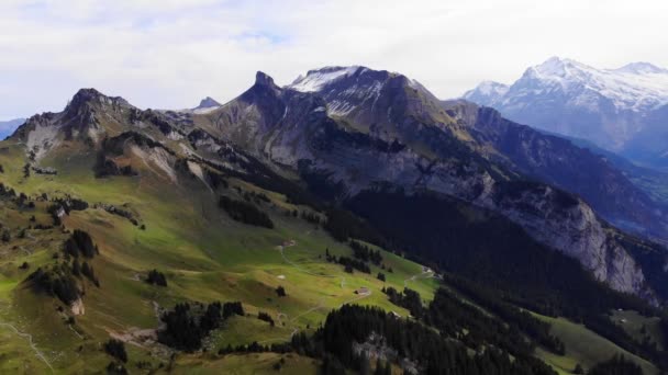 Les magnifiques montagnes des Alpes suisses — Video