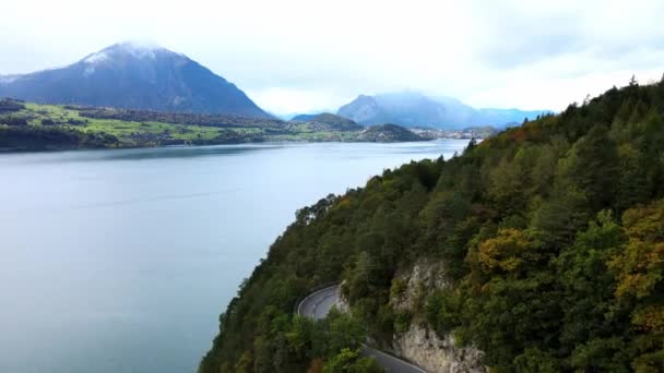 Beau lac de Thoune en Suisse — Video