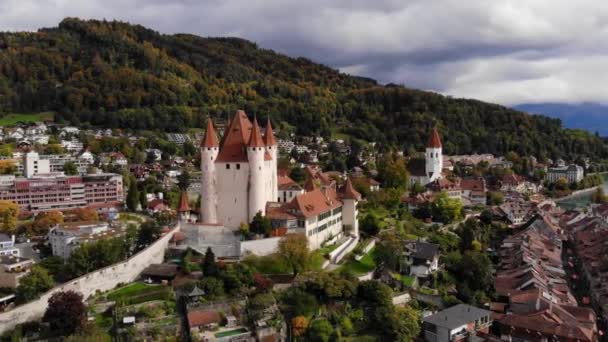 Widok z lotu ptaka na miasto Thun w Szwajcarii — Wideo stockowe